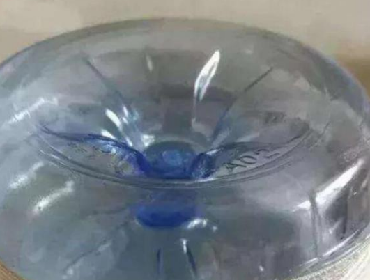 細(xì)節(jié)決定成敗,解密為何因飲料瓶瓶底不是平的